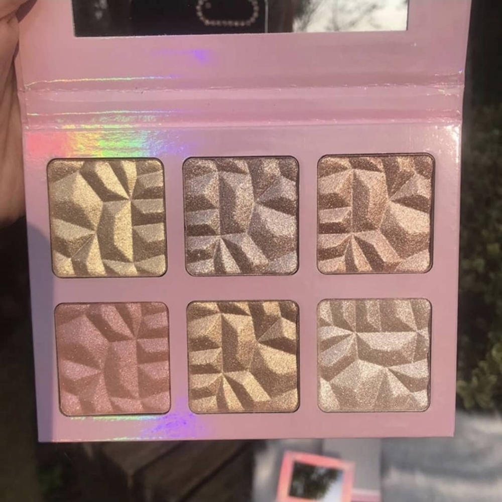 Dena Sieara Cosmetics Aquarius Glow Palette
